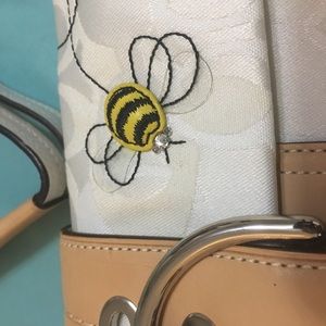 Purse with bee on it. White cloth